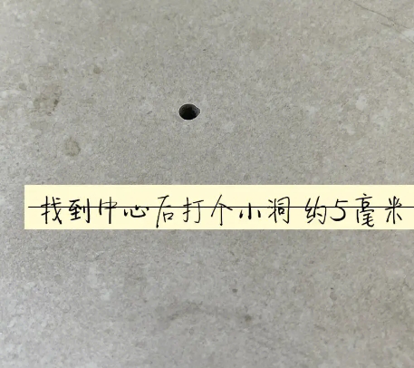 资源瓷砖空鼓维修公司专业解答在瓷砖铺贴过程中，如果砂料搅拌不均匀，将会带来以下问题